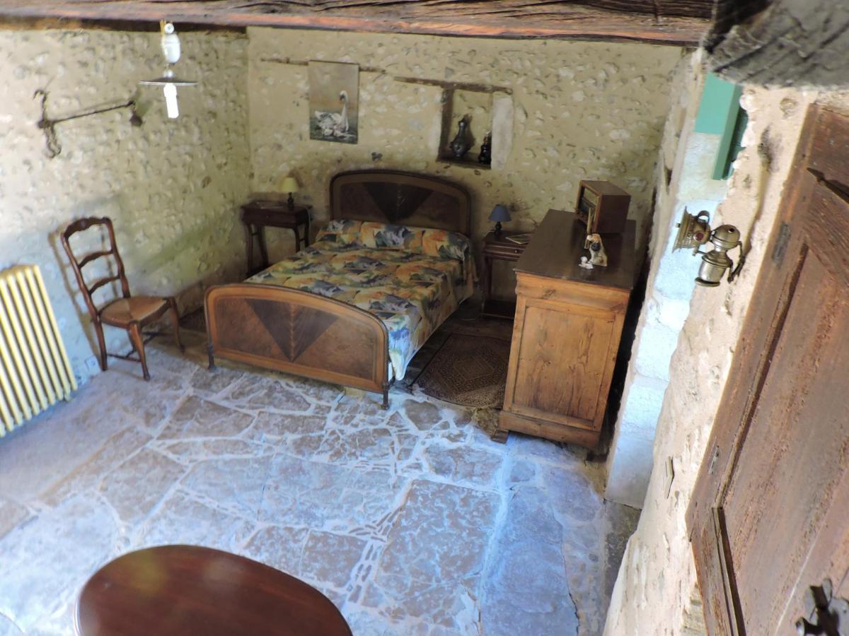 Gite De La Pouvellerie Fossemagne Luaran gambar